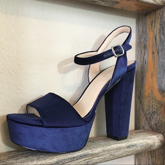 1 PAIR LEFT! Nine West velvet platform heel - Picture 3 of 7